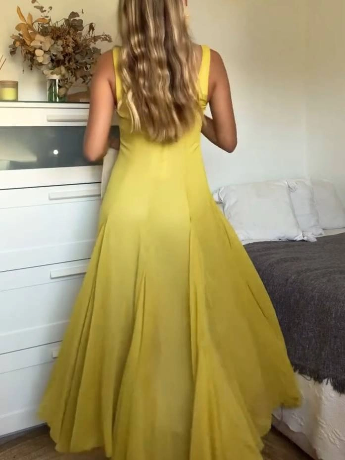 Robe Longue Élégante avec Décolleté Carré et Bretelles