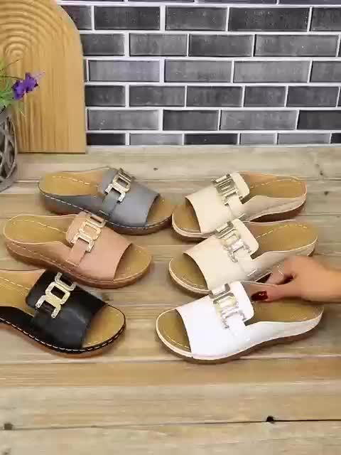 Sandales à glissière avec boucle en or Kaia™