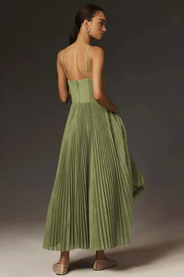 Claire – Robe plissée en tulle avec drapé asymétrique