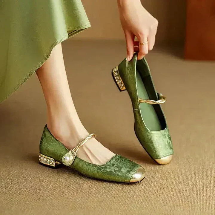 Melisa – Sandales stylées avec broderie et réglage