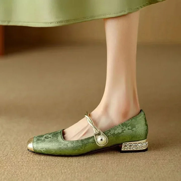 Melisa – Sandales stylées avec broderie et réglage