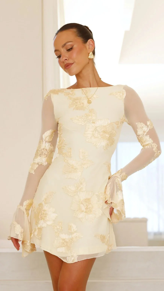 Cléa | Mini Robe Élégante avec Broderie Florale