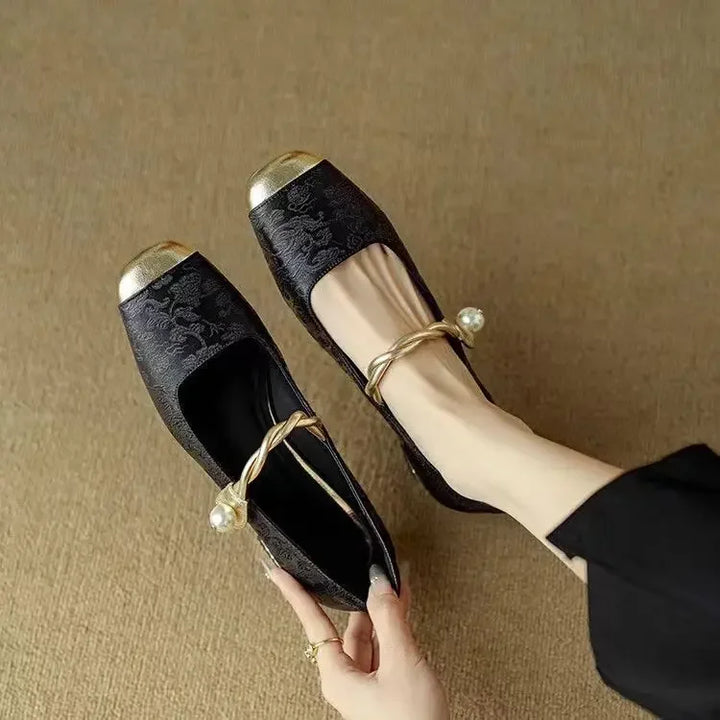 Melisa – Sandales stylées avec broderie et réglage