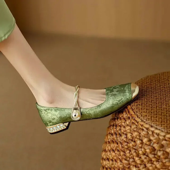 Melisa – Sandales stylées avec broderie et réglage