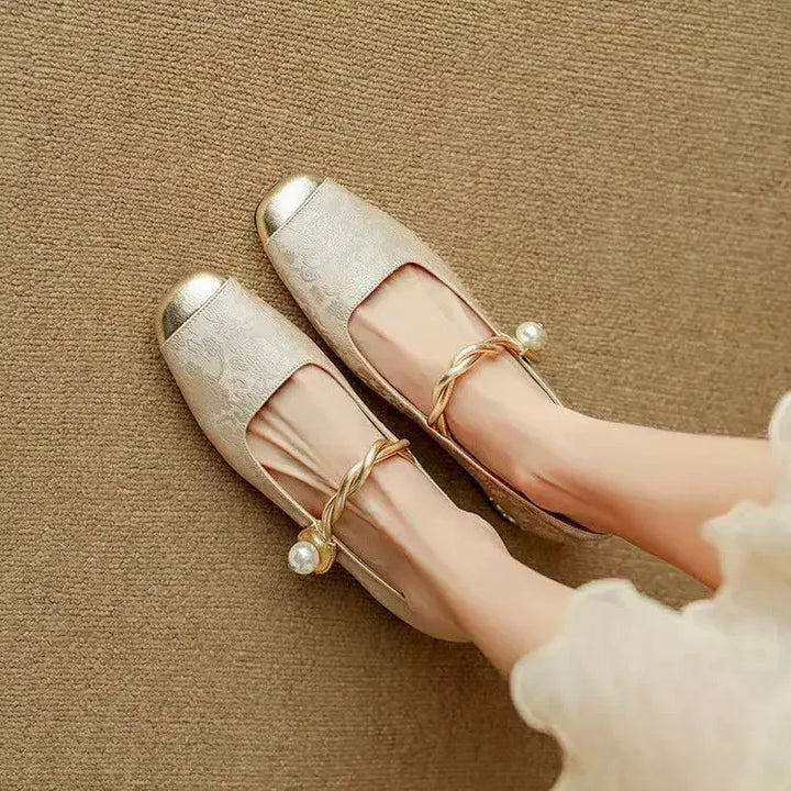 Melisa – Sandales stylées avec broderie et réglage