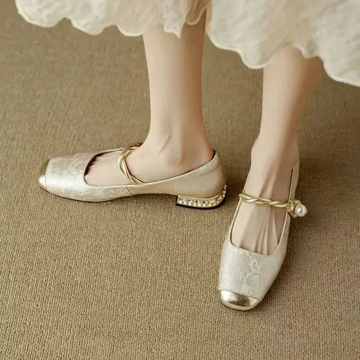 Melisa – Sandales stylées avec broderie et réglage