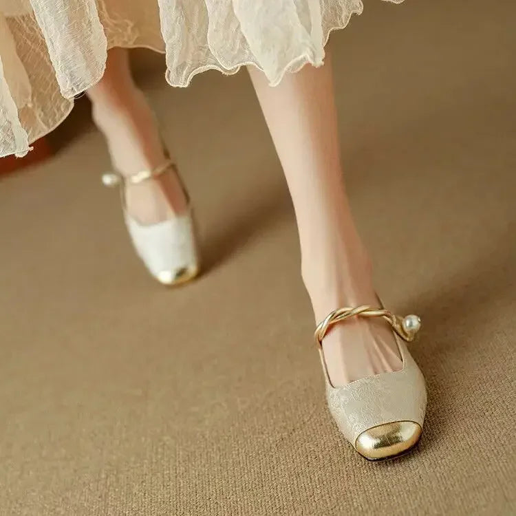 Melisa – Sandales stylées avec broderie et réglage