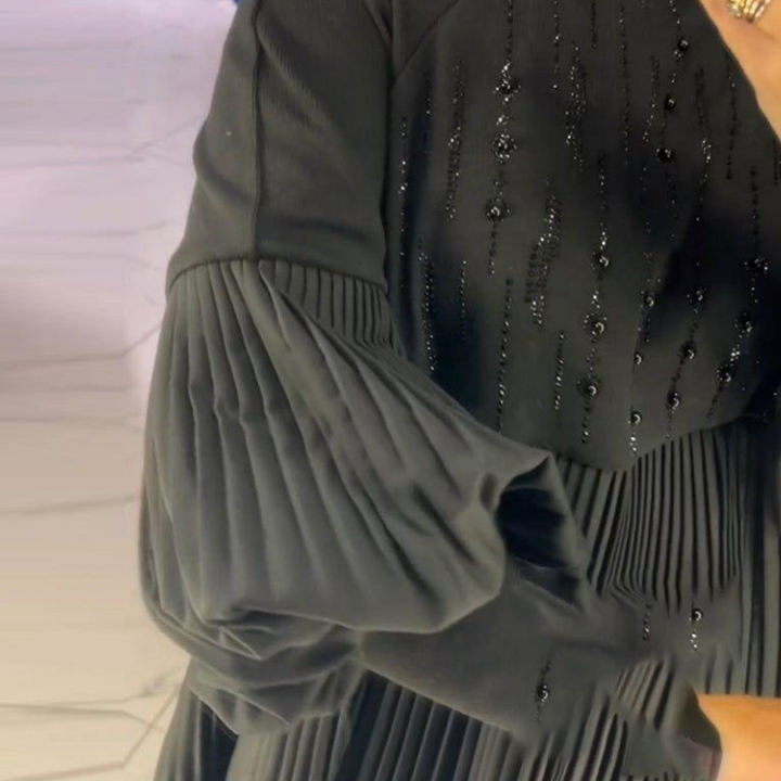 Marlene | Robe Grande Taille avec Col Montant et Manches Lanternes