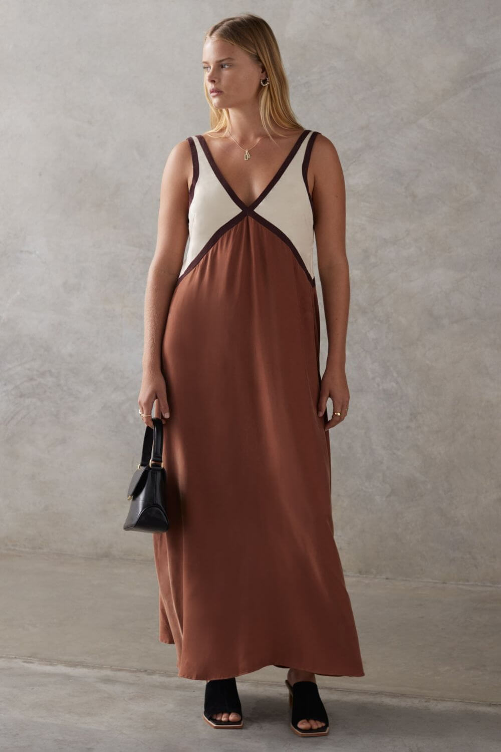 Agate | Robe Midi avec Décolleté en V effet Suédine