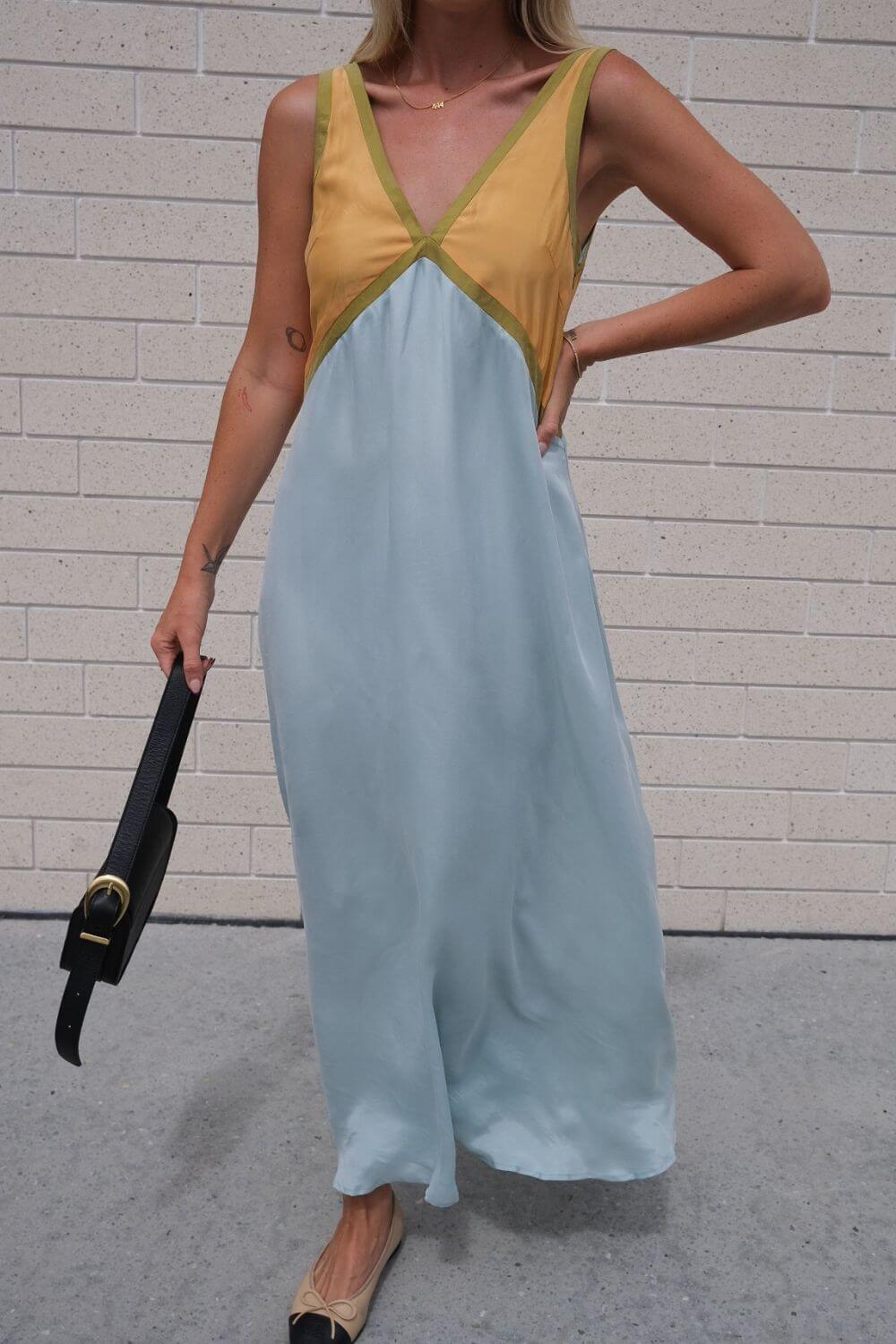 Agate | Robe Midi avec Décolleté en V effet Suédine